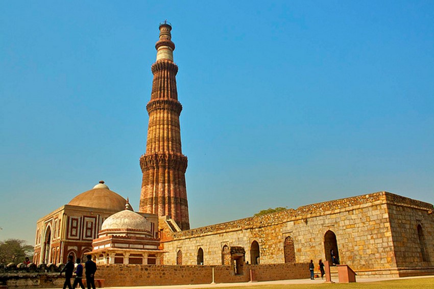qutub minar - famous destinations in India and foreign look-alikes