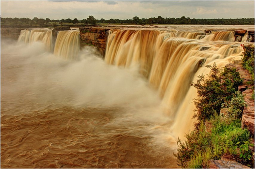 chitrakoot falls - famous destinations in India and foreign look-alikes