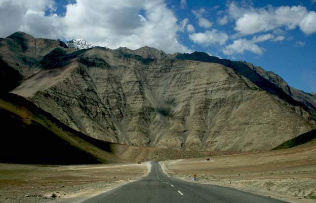 Magnetic Hill - Photo Journey from Srinagar to Leh