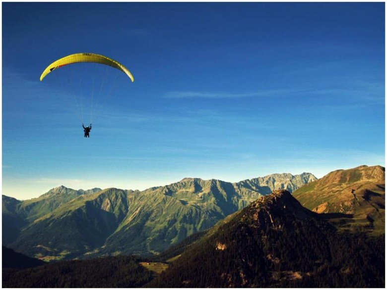 paragliding in India