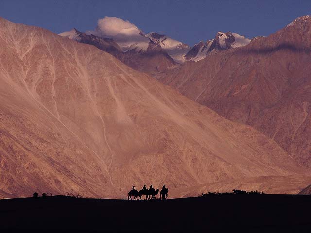 Leh-Ladakh-Road-Trip-Travel-Guide