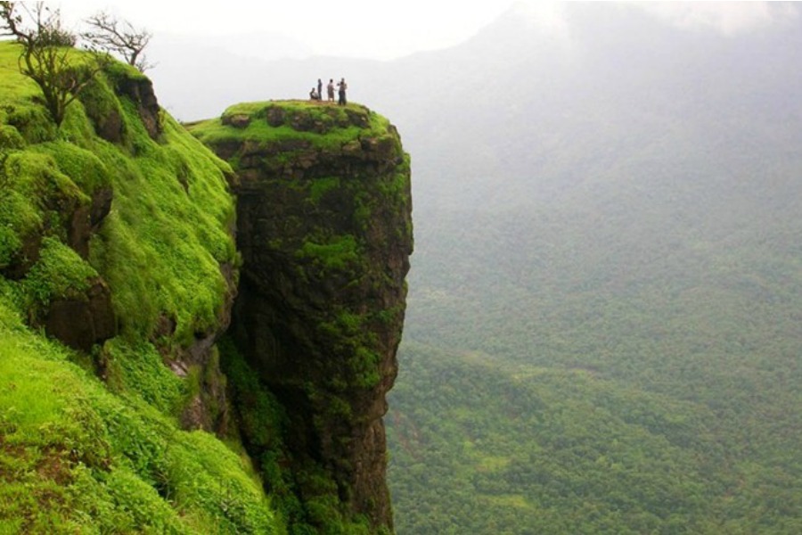 tourist places near mumbai in summer