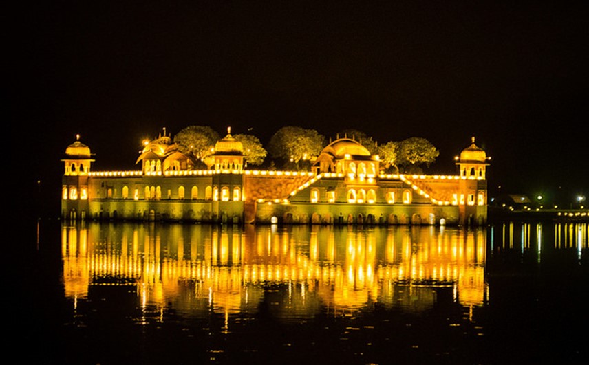jal mahal - famous destinations in India and foreign look-alikes